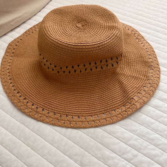 Women’s hat - Picture 2 of 2